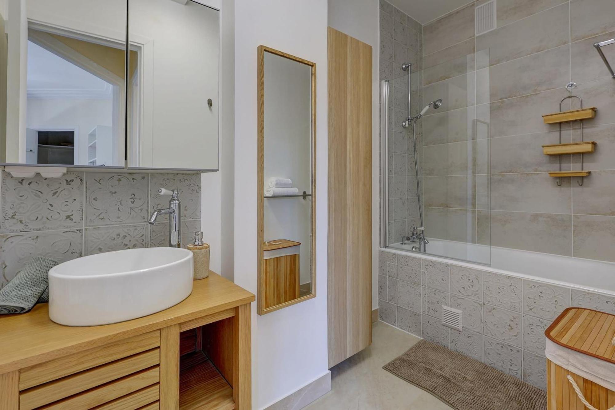 Appartement Tower 1br Cozy Parijs